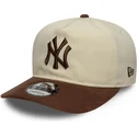 casquette-courbee-beige-et-marron-ajustable-9fifty-a-frame-suede-visor-new-york-yankees-mlb-new-era