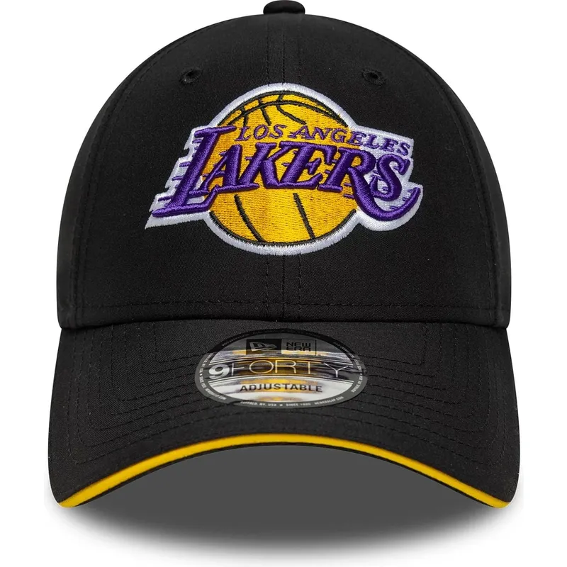 svart-justerbar-bojd-keps-9forty-microfibre-fran-los-angeles-lakers-nba-av-new-era