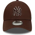 gorra-curva-marron-ajustable-con-logo-marron-9forty-outline-de-new-york-yankees-mlb-de-new-era