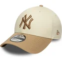 bojd-beige-och-brun-justerbar-keps-med-brunt-logo-9forty-colour-block-fran-new-york-yankees-mlb-av-new-era