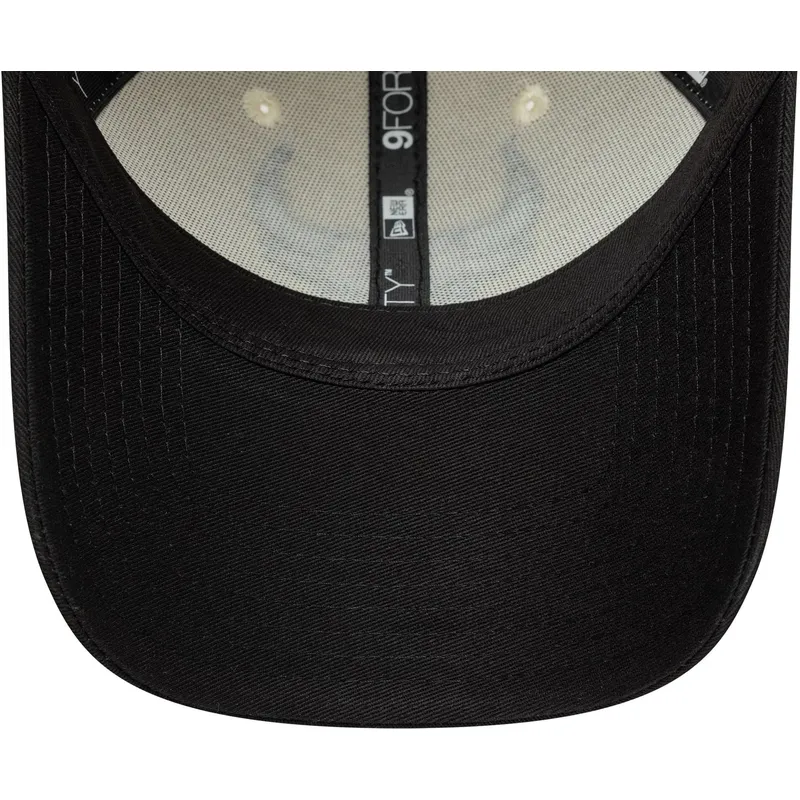 bezowo-czarna-zakrzywiona-regulowana-czapka-9forty-colour-block-chicago-bulls-nba-new-era