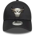 gra-kurvad-keps-snapback-9forty-metallic-fran-chicago-bulls-nba-av-new-era