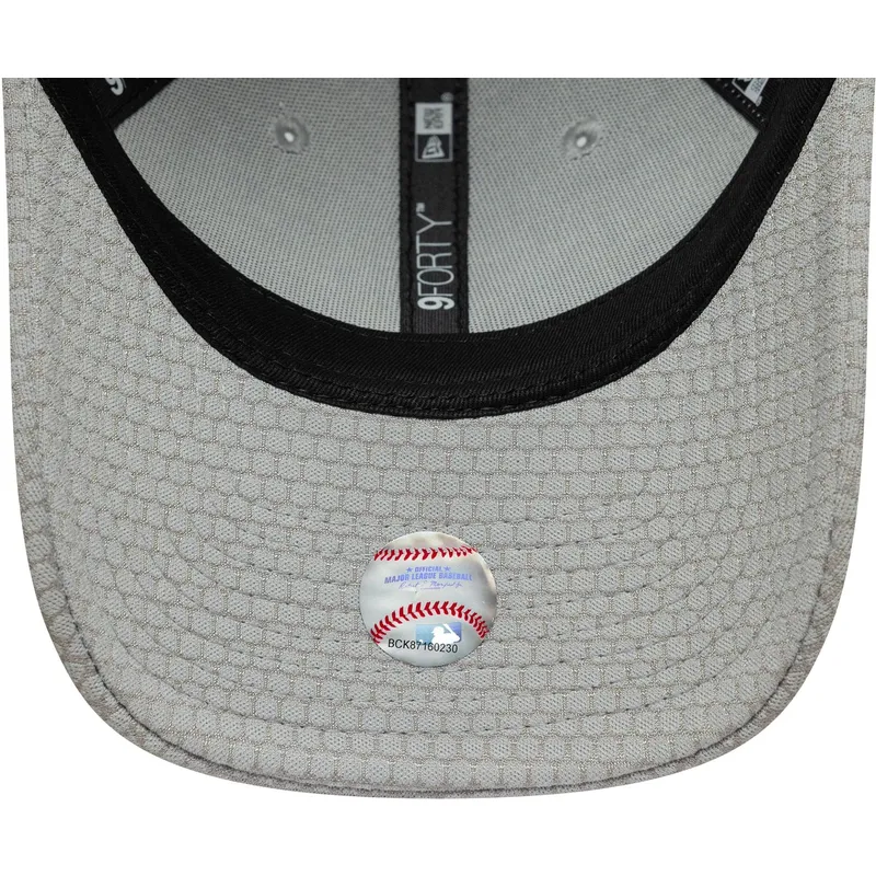 casquette-courbee-grise-snapback-avec-logo-grise-9forty-mesh-flawless-new-york-yankees-mlb-new-era