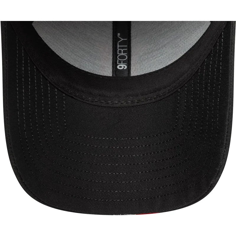 svart-justerbar-kurvad-keps-9forty-stripe-fran-manchester-united-football-club-premier-league-av-new-era