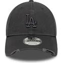 graue-verstellbare-curved-cap-mit-grauem-logo-9forty-wash-distress-der-los-angeles-dodgers-mlb-von-new-era