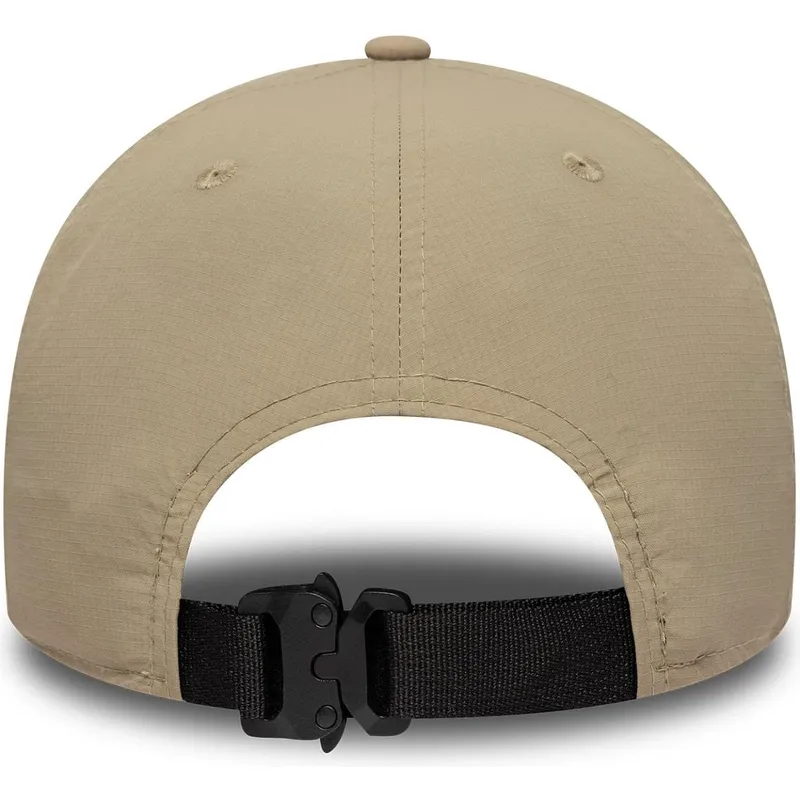 beige-verstellbare-curved-cap-9forty-m-crown-sport-von-new-era