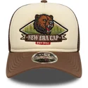 brun-trucker-keps-9forty-m-crown-graphic-fran-new-era
