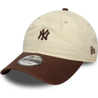 Gebogene beige und braune verstellbare Kappe 9TWENTY Mini Washed der New York Yankees MLB von New Era