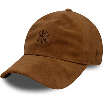 Braune verstellbare Curved Cap mit braunem Logo 9TWENTY Suede der New York Yankees MLB von New Era