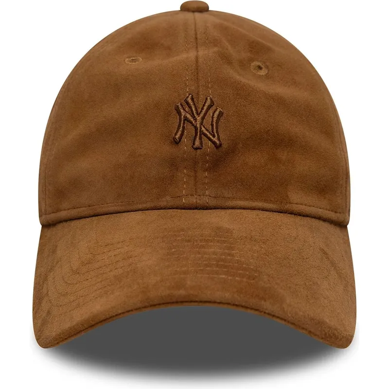 brazowa-regulowana-czapka-z-zakrzywionym-daszkiem-z-brazowym-logo-9twenty-suede-new-york-yankees-mlb-new-era