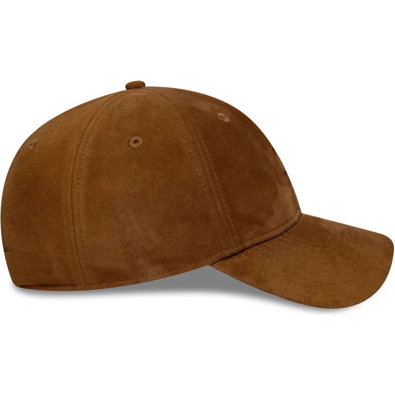 gorra-curva-marron-ajustable-con-logo-marron-9twenty-suede-de-new-york-yankees-mlb-de-new-era
