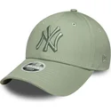 casquette-courbee-verte-claire-ajustable-avec-logo-vert-pour-femme-9forty-league-essential-new-york-yankees-mlb-new-era