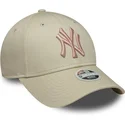 casquette-courbee-beige-ajustable-avec-logo-rose-pour-femme-9forty-league-essential-new-york-yankees-mlb-new-era
