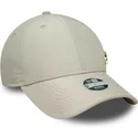 bojd-beige-justerbar-keps-med-gyllene-logotyp-for-dam-9forty-flawless-fran-new-york-yankees-mlb-av-new-era