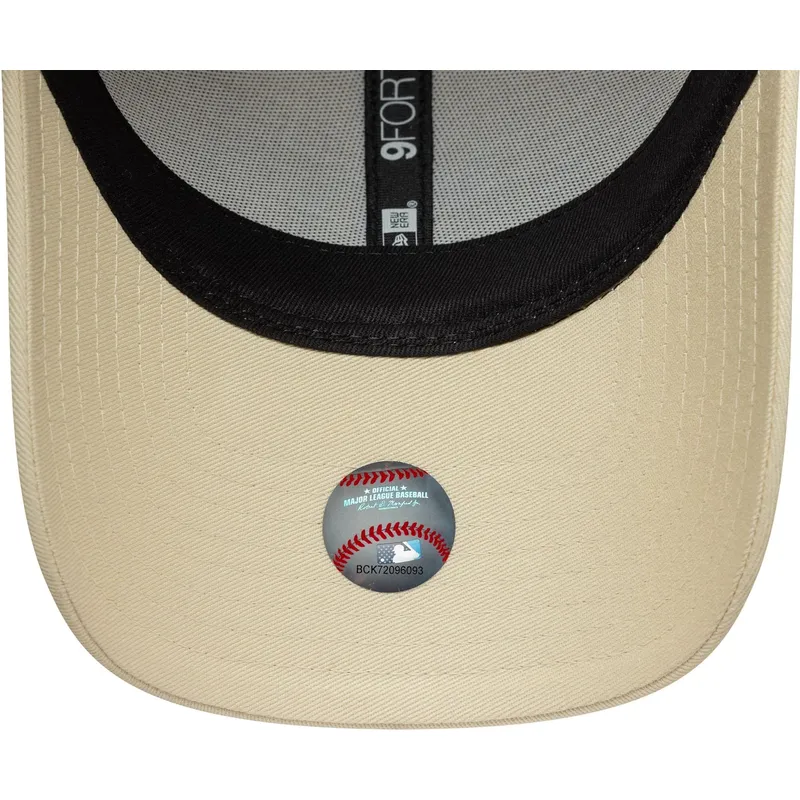 casquette-courbee-beige-ajustable-pour-femme-9forty-sequin-wordmark-new-york-yankees-mlb-new-era