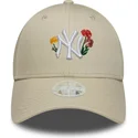 casquette-courbee-beige-ajustable-pour-femme-9forty-floral-icon-new-york-yankees-mlb-new-era