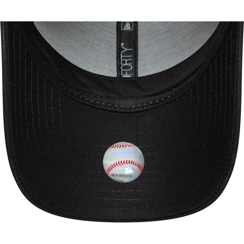czarna-regulowana-czapka-z-zakrzywionym-daszkiem-z-czarnym-logo-dla-kobiet-9forty-bow-back-new-york-yankees-mlb-new-era