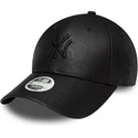 gorra-curva-negra-ajustable-con-logo-negro-para-mujer-9forty-pu-de-new-york-yankees-mlb-de-new-era