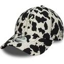 svart-och-vit-justerbar-kurvad-keps-for-dam-9forty-cow-midi-fran-new-york-yankees-mlb-av-new-era