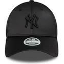 gorra-curva-negra-snapback-con-logo-negro-para-mujer-9forty-satin-de-new-york-yankees-mlb-de-new-era
