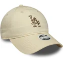 beige-verstellbare-curved-cap-mit-beigem-logo-fur-damen-9twenty-league-essential-midi-der-los-angeles-dodgers-mlb-von-new-era