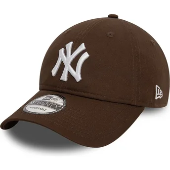Καφέ καμπυλωτό ρυθμιζόμενο καπέλο 9TWENTY League Essential των New York Yankees MLB της New Era