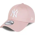 casquette-courbee-rose-ajustable-avec-logo-blanche-9forty-league-essential-new-york-yankees-mlb-new-era