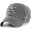 szara-regulowana-czapka-z-zakrzywionym-daszkiem-clean-up-trailer-new-york-yankees-mlb-od-47-brand