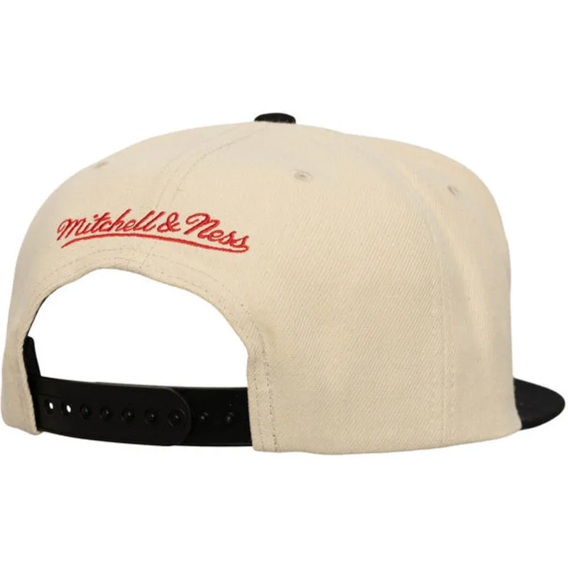 svart-och-beige-platt-snapback-keps-across-the-board-fran-chicago-bulls-nba-av-mitchell-ness