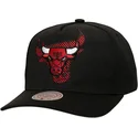 svart-kurvad-snapback-keps-tilted-pro-fran-chicago-bulls-nba-av-mitchell-ness