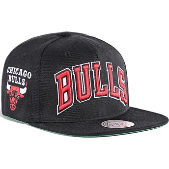 Μαύρο επίπεδο καπέλο snapback Triple Play των Chicago Bulls NBA από Mitchell & Ness