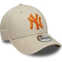 bojd-beige-justerbar-keps-med-orange-logotyp-for-barn-9forty-league-essential-fran-new-york-yankees-mlb-av-new-era