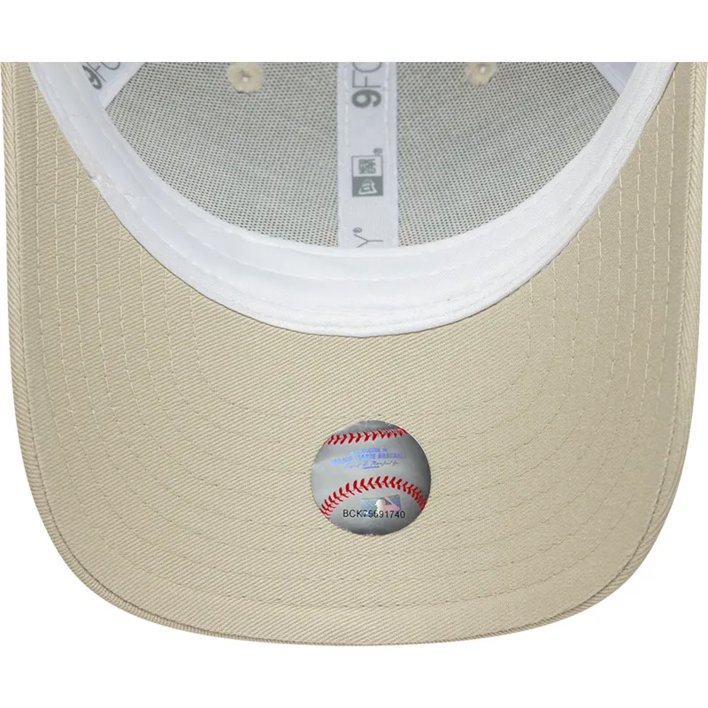 beige-justerbar-trucker-keps-med-orange-logotyp-for-barn-9forty-homefield-new-york-yankees-mlb-fran-new-era