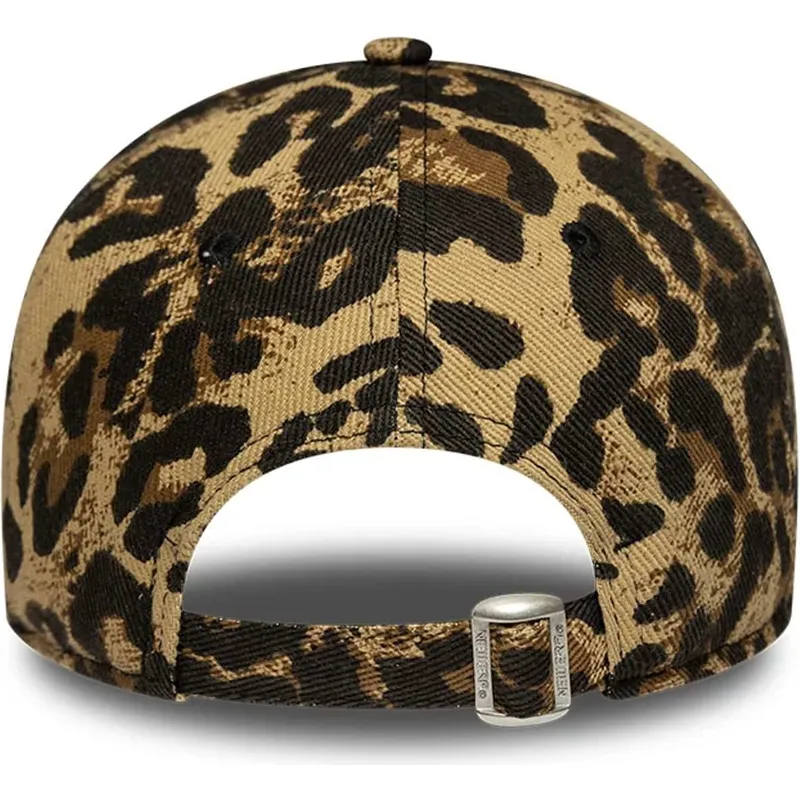 bojd-justerbar-leopardkeps-med-svart-logotyp-for-dam-9twenty-leopard-fran-new-york-yankees-mlb-av-new-era
