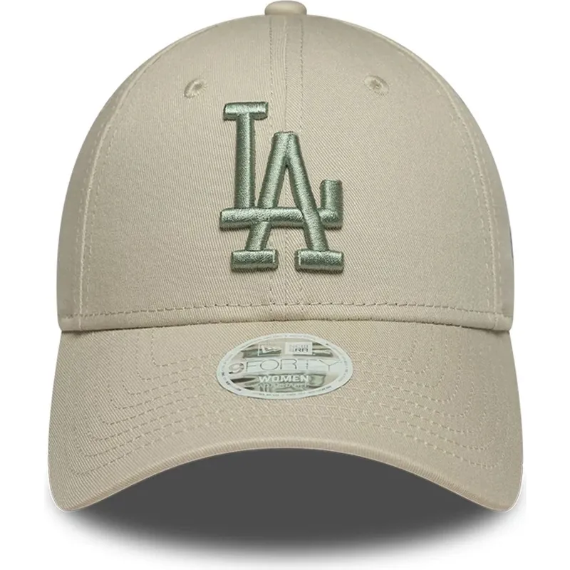 beige-justerbar-kurvad-keps-med-gron-logotyp-for-dam-9forty-league-essential-fran-los-angeles-dodgers-mlb-av-new-era