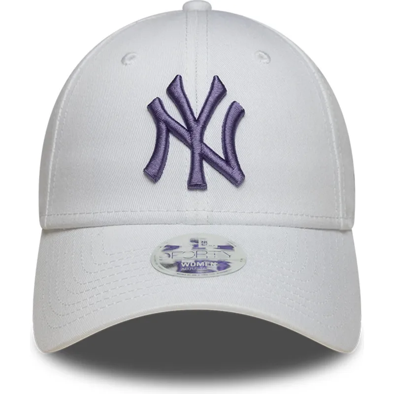 vit-justerbar-kurvad-keps-med-lila-logotyp-for-dam-9forty-league-essential-fran-new-york-yankees-mlb-av-new-era