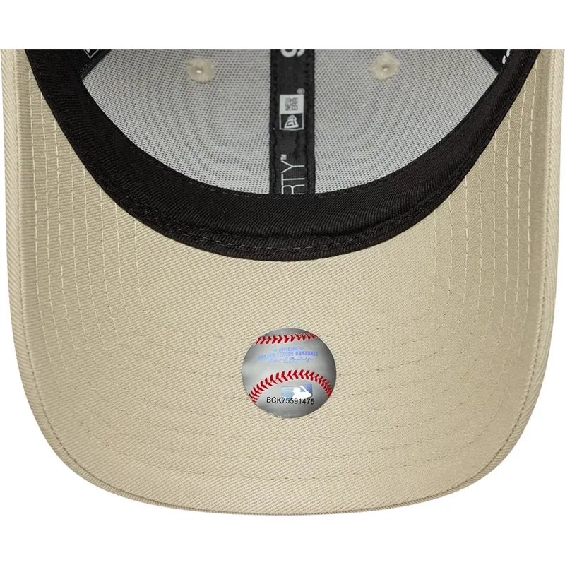 casquette-courbee-beige-ajustable-pour-femme-9forty-metallic-new-york-yankees-mlb-new-era