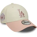 beige-och-rosa-justerbar-kurvad-keps-med-rosa-logotyp-9forty-world-series-patch-fran-los-angeles-dodgers-mlb-av-new-era
