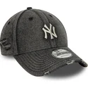 svart-bojd-justerbar-keps-9forty-acid-wash-denim-fran-new-york-yankees-mlb-av-new-era