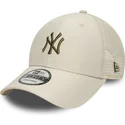 gorra-trucker-beige-ajustable-con-logo-verde-9forty-homefield-midi-de-new-york-yankees-mlb-de-new-era