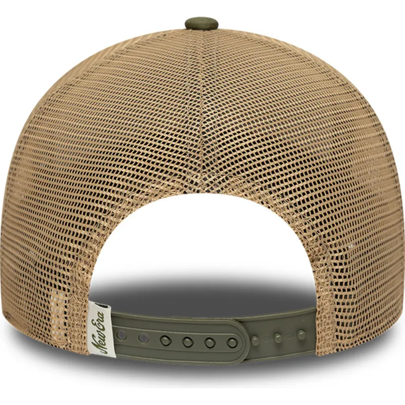 beige-och-gron-trucker-keps-9forty-m-crown-a-frame-fran-new-era