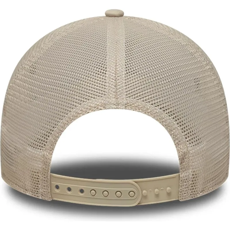 gorra-trucker-beige-y-blanca-con-logo-beige-a-frame-league-essential-de-los-angeles-dodgers-mlb-de-new-era