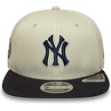 casquette-plate-beige-snapback-avec-logo-bleu-marine-9fifty-original-fit-world-series-new-york-yankees-mlb-new-era