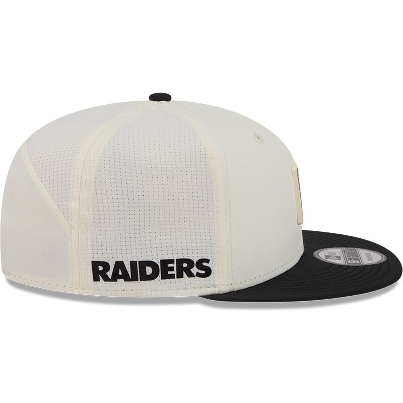 new-era-flat-brim-9fifty-training-pack-2026-las-vegas-raiders-nfl-beige-and-black-snapback-cap