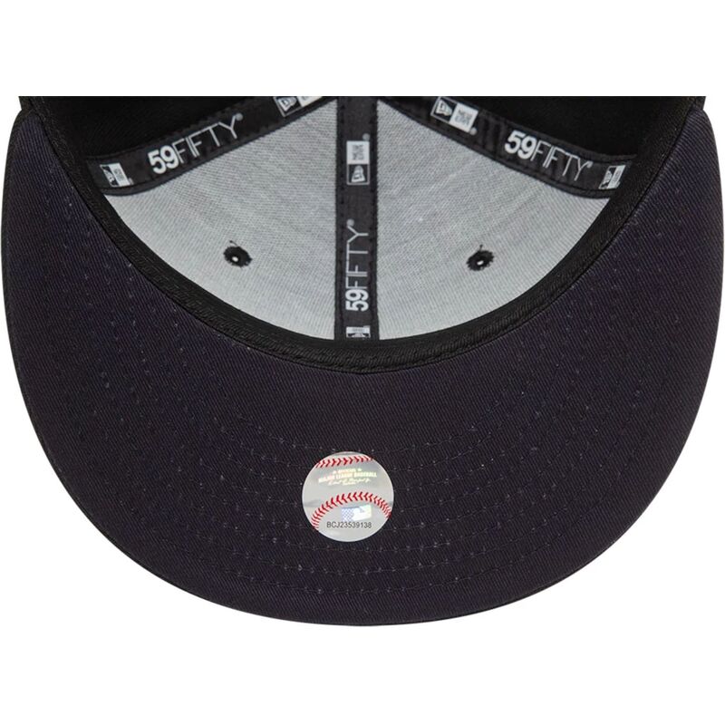 casquette-plate-noire-ajustee-59fifty-heart-icon-atlanta-braves-mlb-new-era