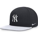casquette-plate-bleue-marine-et-blanche-snapback-dri-fit-pro-structured-square-bill-new-york-yankees-mlb-nike