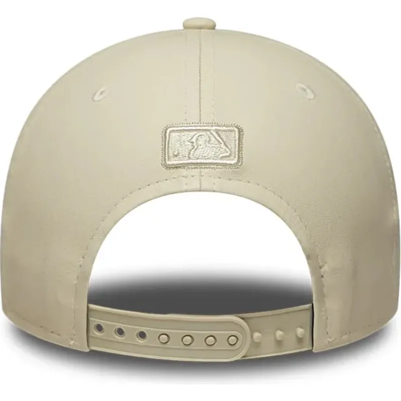 casquette-courbee-beige-snapback-pour-femme-avec-logo-beige-9forty-m-crown-pu-diamante-los-angeles-dodgers-mlb-new-era