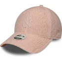 casquette-courbee-rose-snapback-pour-femme-avec-logo-rose-9forty-m-crown-winter-borg-new-york-yankees-mlb-new-era