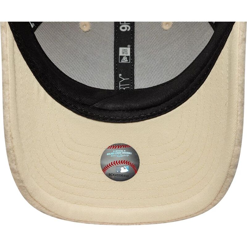 new-era-curved-brim-women-9forty-m-crown-winter-borg-los-angeles-dodgers-mlb-beige-snapback-cap-with-beige-logo new-era-curved-brim-women-9forty-m-crown-winter-borg-los-angeles-dodgers-mlb-beige-snapback-cap-with-beige-logo
