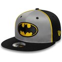 casquette-plate-grise-et-noire-snapback-pour-enfant-9fifty-piping-batman-dc-comics-new-era